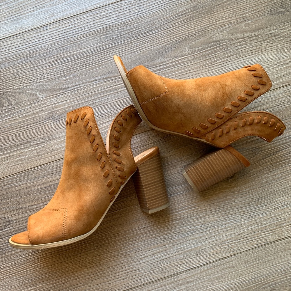 BOOTIES - Picture 3 of 3